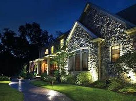 20+ Front Yard Lighting Ideas - MAGZHOUSE