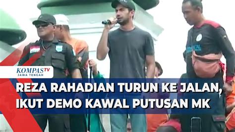 Selebritas Reza Rahadian Turun Ke Jalan Ikut Demo Kawal Putusan MK Di