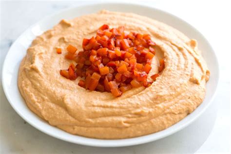 Easy Roasted Red Pepper Hummus Recipe