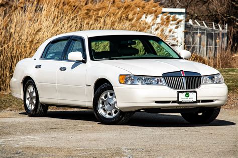 No Reserve K Mile Lincoln Town Car Signature Series Touring