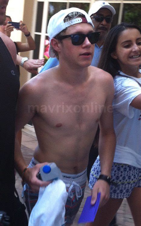 Shirtless Niall Horan Mobbed In Miami Mavrixphoto Photo Journalism