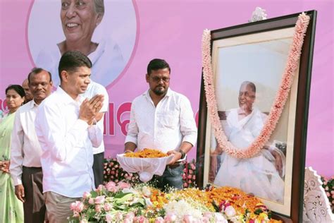 Nabin Odisha Chairman V K Pandian Pays Tribute To Sugnana Kumari Deo On