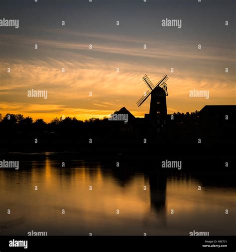 Caldecotte Lake Windmill Silhouette Stock Photo - Alamy