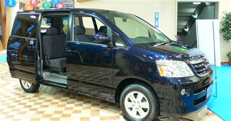 Car Design News: toyota noah