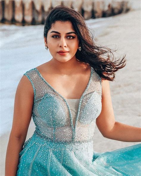 மர நநதனன தறமறன கவரசச படடஸ Actress Meera Nandan hot