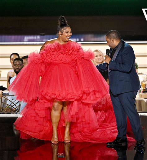 Lizzo ‘twerks In Tulle Gown With Kenan Thompson At Emmy Awards 2022