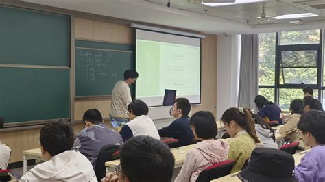 【本科2020级】电气2020级举办“青春践行二十大”联合班会 武汉大学电气与自动化学院2022