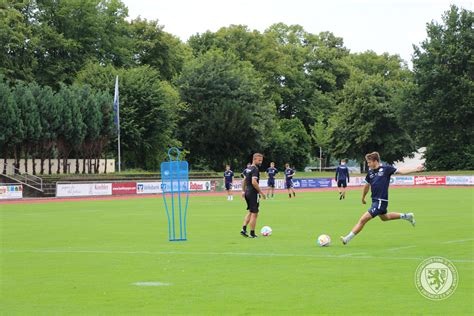 Schiele lässt seine Löwen schwitzen Eintracht Braunschweig