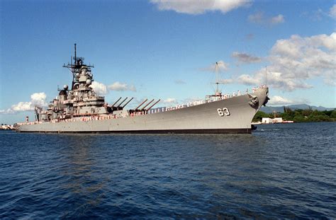 The Crew Of The Uss Missouri Bb Mans The Rail As It Arrives In