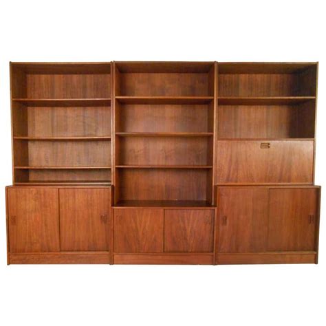 Mid Century Modern Danish Teak Wall Unit At 1stdibs Mid Century Teak