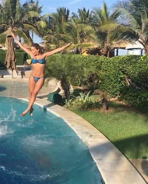 Claudia Leitte Curte Mergulho Os Filhos Em Piscina Quem Quem News