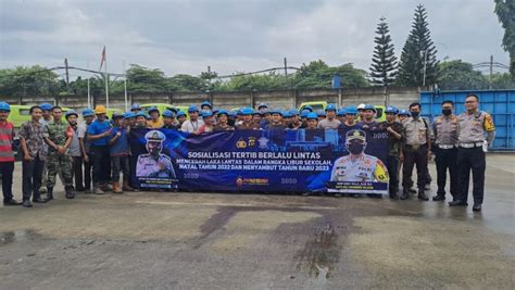 Kanit Gakkum Dan Kanit Kamsel Sat Lantas Polres Tangerang Selatan Berikan Sosialisasi Dan