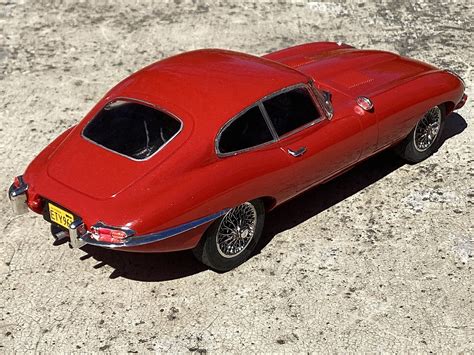 Jaguar XK E E Type Coupe Plastic Model Car Kit 1 24 Scale