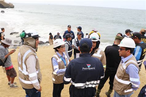 Petroperú afirma que se limpió playa Las Capullanas en la provincia de