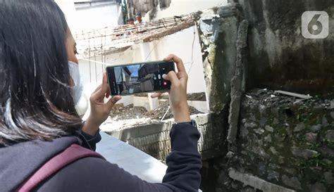 FOTO Pembongkaran Bangunan Di Atas Saluran Air Kemang Utara Foto