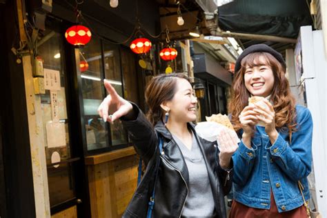 「食べ歩き」の写真素材 3129件の無料イラスト画像 Adobe Stock