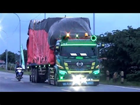 TRUK BESAR PANTURA SENJA TRUCK TRAILER CONTAINER TRUK GANDENG