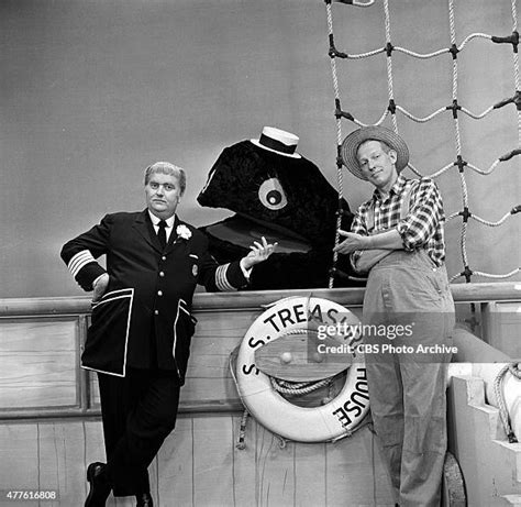 Captain Kangaroo Photos and Premium High Res Pictures - Getty Images