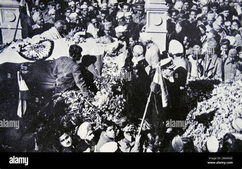 Mahatma gandhi funeral procession hi-res stock photography and images - Alamy