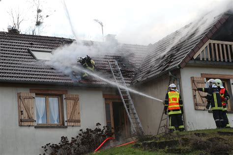 Échenoz la Méline Feu Une maison détruite par un incendie le