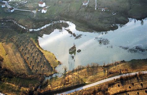 Al Menos 30 Muertos En Peores Inundaciones En Bosnia Y Serbia Desde