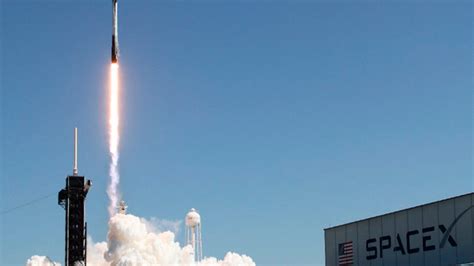 SpaceX lanza cohete Falcon Heavy el más poderoso del mundo Notinúcleo