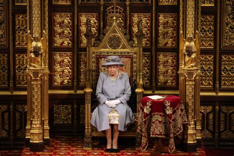 Doctors worry over Queen Elizabeth II's health