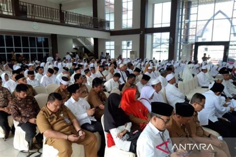 Kemenag Bintan Ingatkan Petugas Agar Ramah Pada Jamaah Haji Lansia