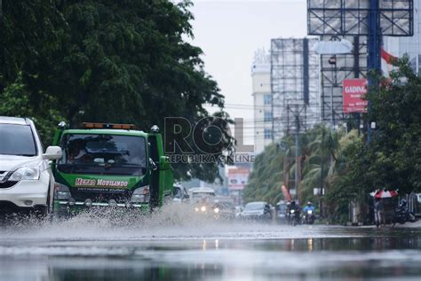 Genangan Air Banjir Di Kawasan Kelapa Gading Mulai Surut Republika Online