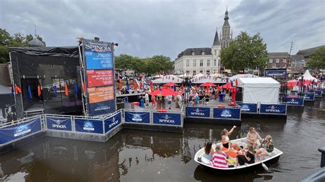 De Derde Editie Van De Havenfeesten Is Met Regenachtig Weer Van Start