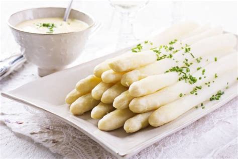 Asperges Blanches Cr Me La Ciboulette March Du Tambourinour