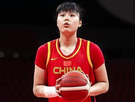 介绍中国女篮优秀中锋 李月汝李月汝中国女篮女篮新浪新闻