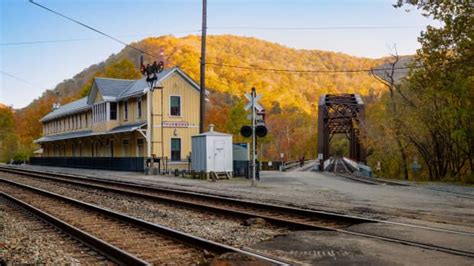 Couple Finds a Whole Abandoned Ghost Town in West Virginia - Exemplore News