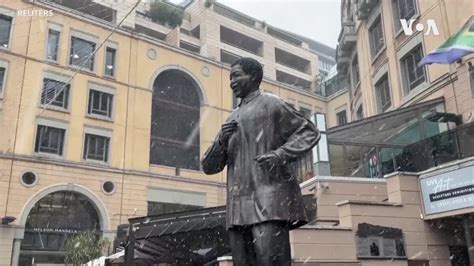 Johannesburg Residents Enjoy Rare Snowfall In More Than Decade