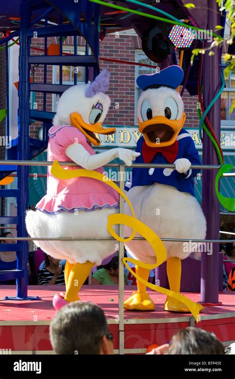 Donald duck disneyland hi-res stock photography and images - Alamy