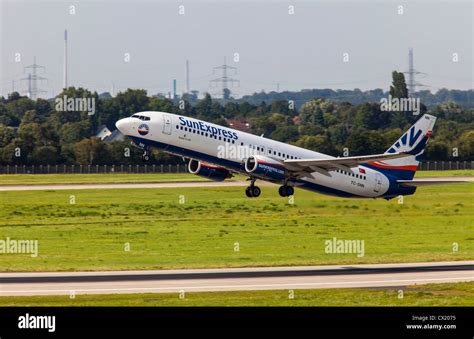 Pasajeros De Avión Jet Despegando Forman El Aeropuerto Internacional De