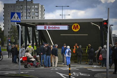 Druga Linia Metra W Warszawie Nareszcie Otwarto Metro Na Br Dno Trzy