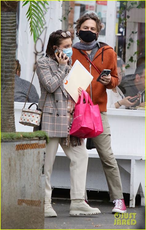 Florence Pugh & Zach Braff Step Out For Errands in NYC Together: Photo 4664954 | Zach Braff ...