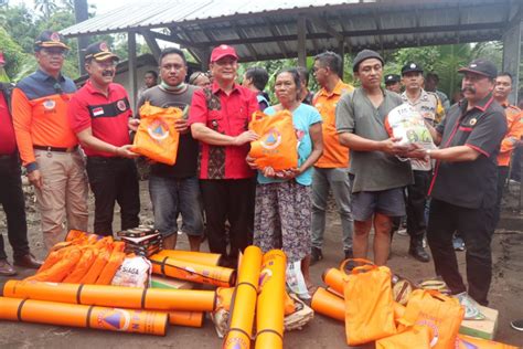 Bantuan Bagi Korban Banjir Bandang Karangasem Mulai Disalurkan ANTARA