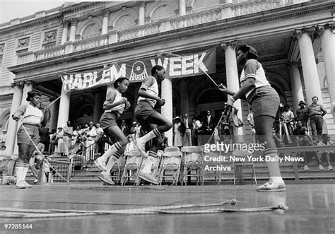 Double Dutch Jump Rope Photos and Premium High Res Pictures - Getty Images