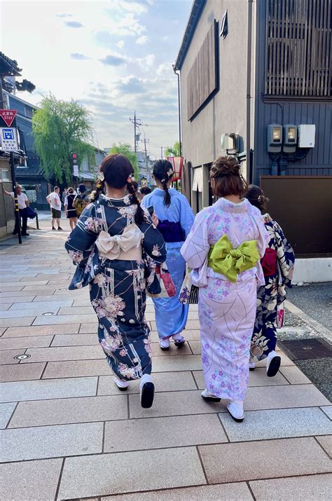 GRACIE – Tradition still trending