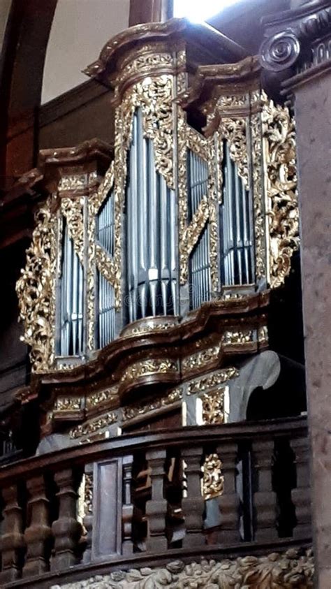 L Orgue De La Magnifique Glise Saint Fran Ois D Assise Sur Le Pont