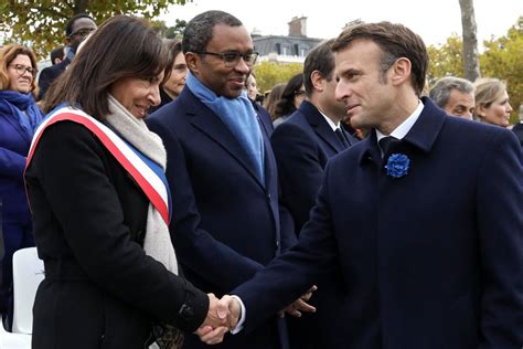 Photo Le président français Emmanuel Macron et la maire de Paris