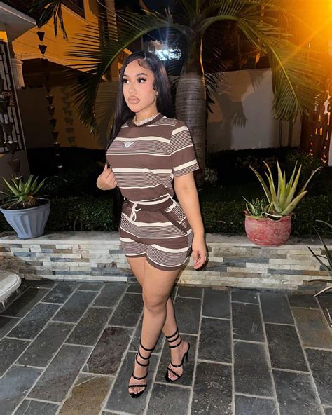 The internet is buzzing as people try to ross shop online together 6