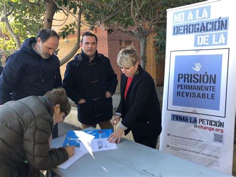 El Ppcs Recoge Firmas En Peñíscola A Favor Del Mantenimiento De La