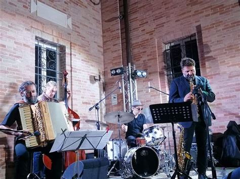 Tolentino Sold Out Per Il Concerto Del Simone Zanchini Quartet