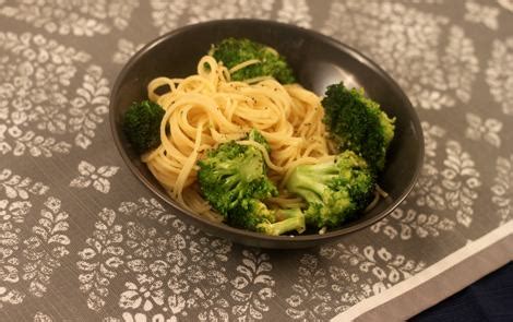 You'll Love This Garlic Spaghetti with Broccoli Recipe