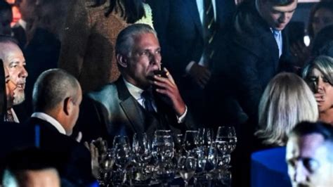 Díaz Canel y Lis Cuesta se dejan ver comiendo rico y fumando habanos en