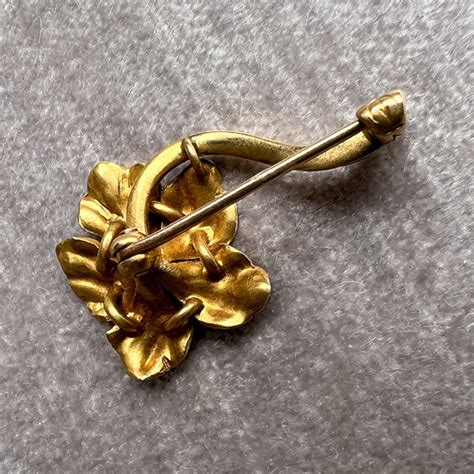 Vintage Pearl Flower Pin