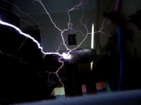 Camera Inside A Faraday Cage - Looks like staring straight at lightning | Motion graphics ...